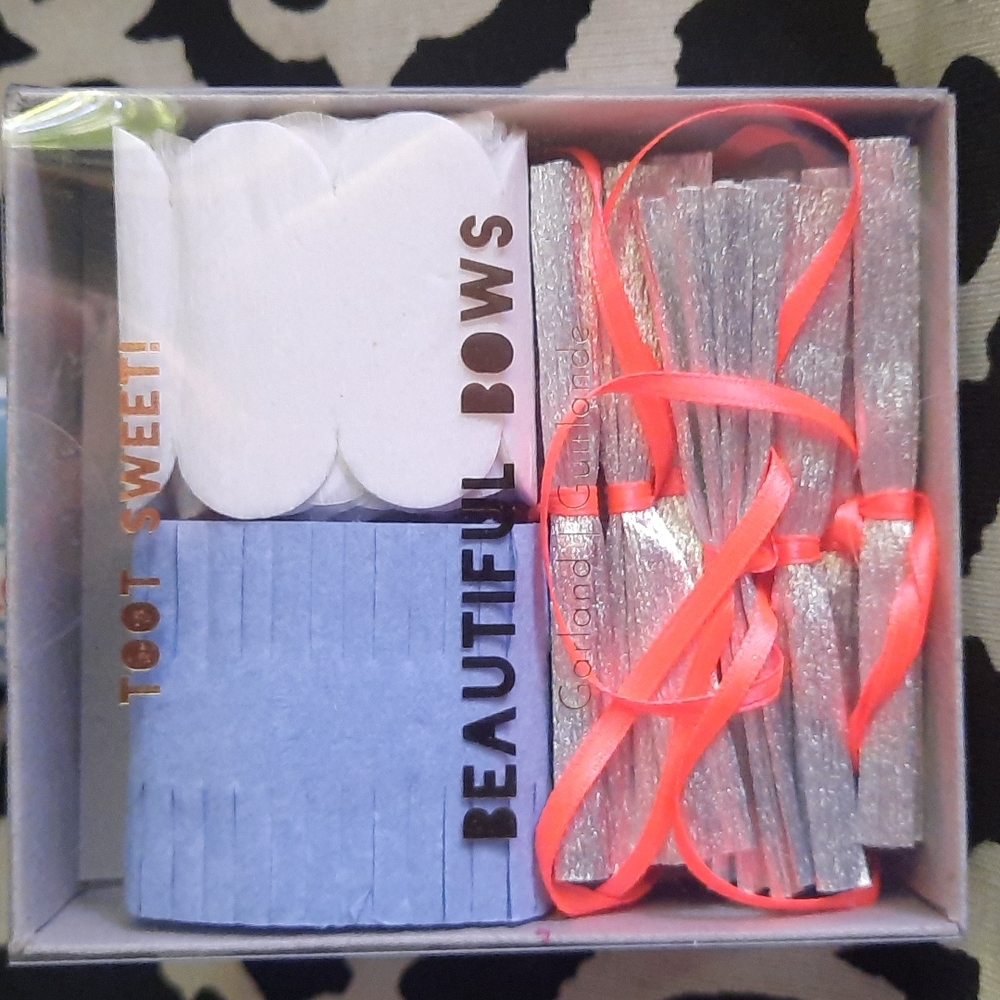 Free with any Purchase, New in box Meri Meri Toot Sweet bows and streamers